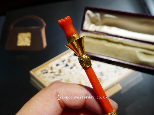 VICTORIAN 18CT GOLD NATURAL CORAL SNAKE BEAUTIFUL ENGRAVED PEN WITH ORIGINAL BOX