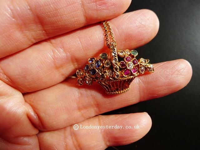 EDWARDIAN 18CT GOLD NATURAL RUBY SAPPHIRE EMERALD DIAMOND BEAUTIFUL FLOWER BASKET PENDANT WITH 9CT GOLD CHAIN