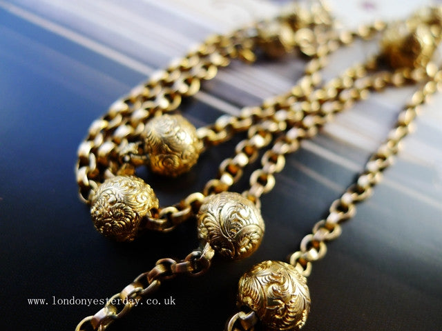 VICTORIAN 9CT GOLD MARKED BEAUTIFUL ENGRAVED BALL NECKLACE