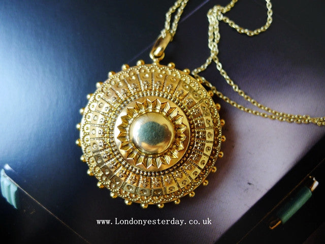VICTORIAN 9CT GOLD PENDANT C1870 WITH 9CT GOLD CHAIN