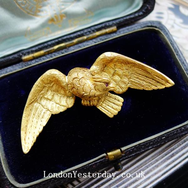 VICTORIAN 15CT GOLD COOL EAGLE BROOCH