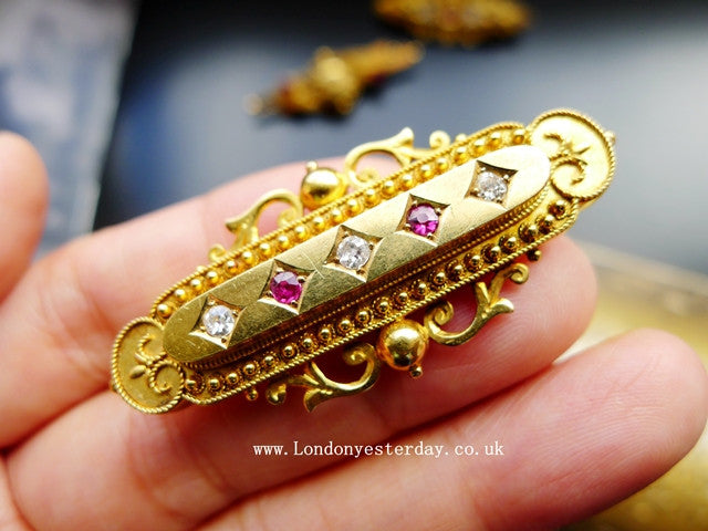 VICTORIAN 15CT GOLD MARKED NATURAL RUBY DIAMOND ETRUSCAN REVIVAL BROOCH