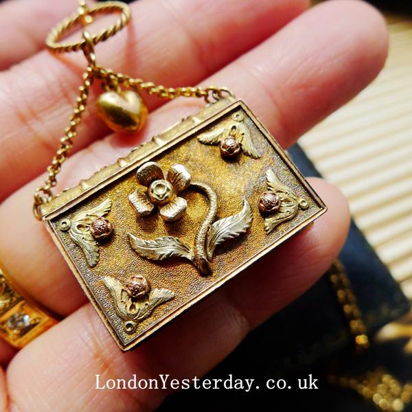 GEORGIAN FRENCH 18CT GOLD FORGET ME NOT HEART BOX GORGEOUS PENDANT NECKLACE