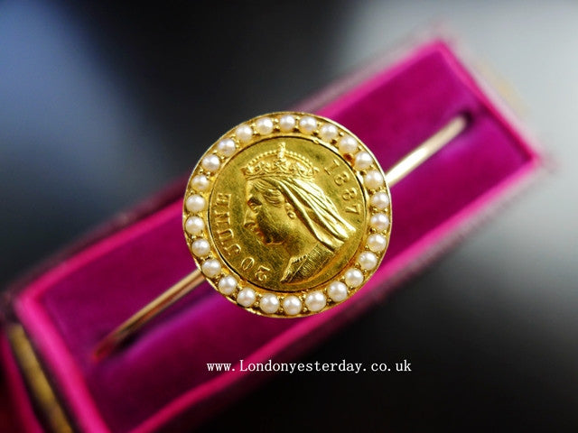 VICTORIAN 18CT GOLD PEARL C1837 QUEEN OF VICTORIA COIN BANGLE