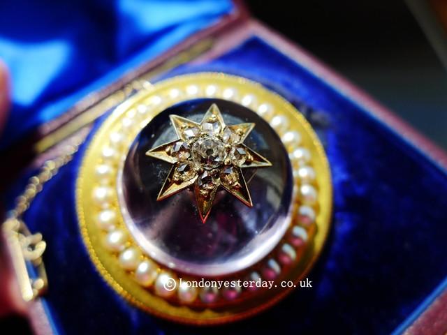 VICTORIAN 18CT GOLD NATURAL AMETHYST DIAMOND PEARL STAR BROOCH