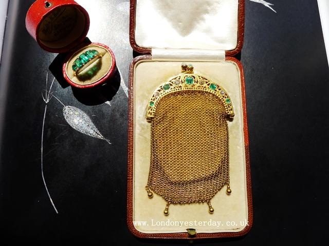 VICTORIAN FRENCH GARRARD & CO. 18CT GOLD NATURAL EMERALD MESH BAG WITH ORIGINAL BOX
