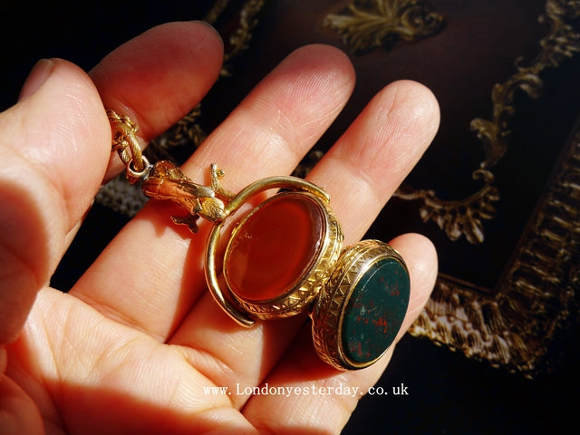 VICTORIAN 15CT GOLD NATURAL BLOODSTONE AGATE EAGLE LOCKET FOB SEAL PENDANT