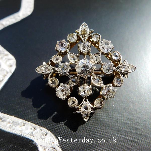 EDWARDIAN 18CT GOLD AND PLATINUM 2.32CT OLD CUT DIAMOND BROOCH