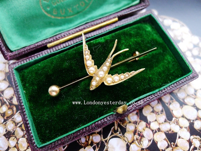 EDWARDIAN 15CT GOLD NATURAL SEED PEARL SWALLOW BROOCH