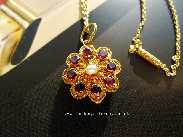 GEORGIAN 18CT GOLD NATURAL GARNET PENDANT WITH 15CT GOLD CHAIN
