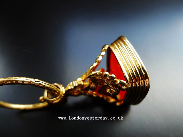 VICTORIAN 15CT GOLD NATURAL CARNELIAN BEAUTIFUL ENGRAVED FOB SEAL PENDANT WITH 9CT GOLD CHAIN