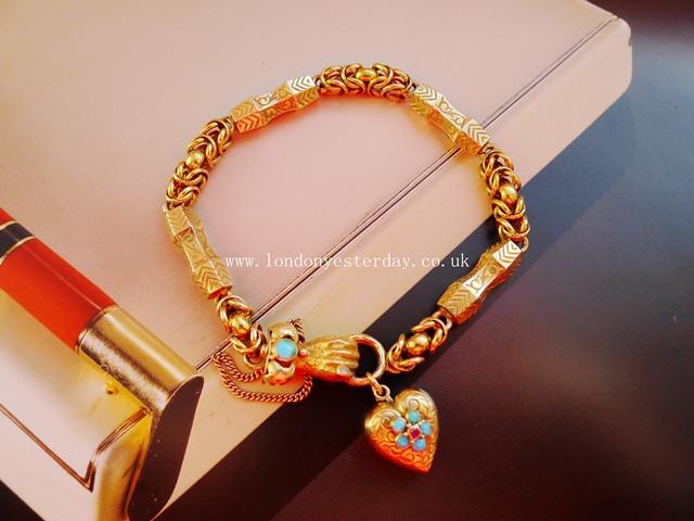 GEORGIAN 15CT GOLD NATURAL TURQUOISE HEART HAND GORGEOUS BRACELET
