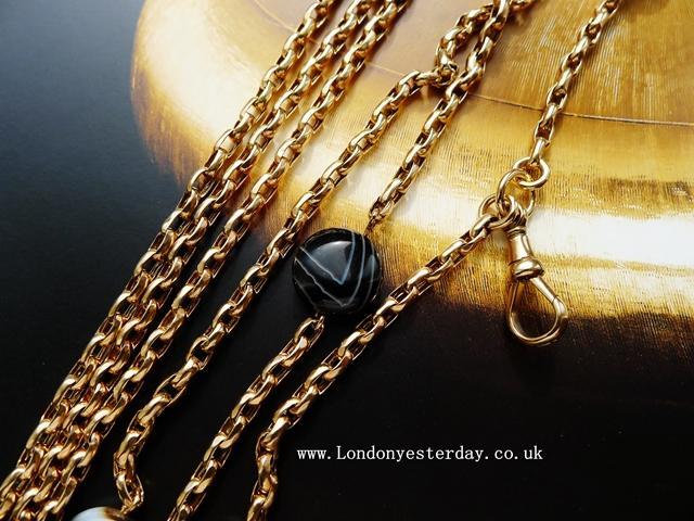 VICTORIAN 9CT GOLD MARKED NATURAL BANDED AGATE LONG GUARD CHAIN NECKLACE