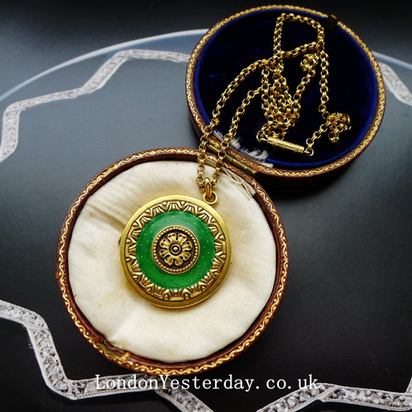 FRENCH 18CT GOLD MARKED GREEN GUILLOCHE ENAMEL PENDANT LOCKET WITH 15CT GOLD CHAIN C1890