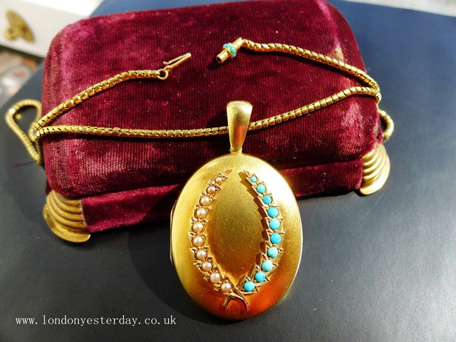 VICTORIAN 18CT GOLD NATURAL TURQUOISE PEARL PENDANT LOCKET WITH 15CT GOLD CHAIN