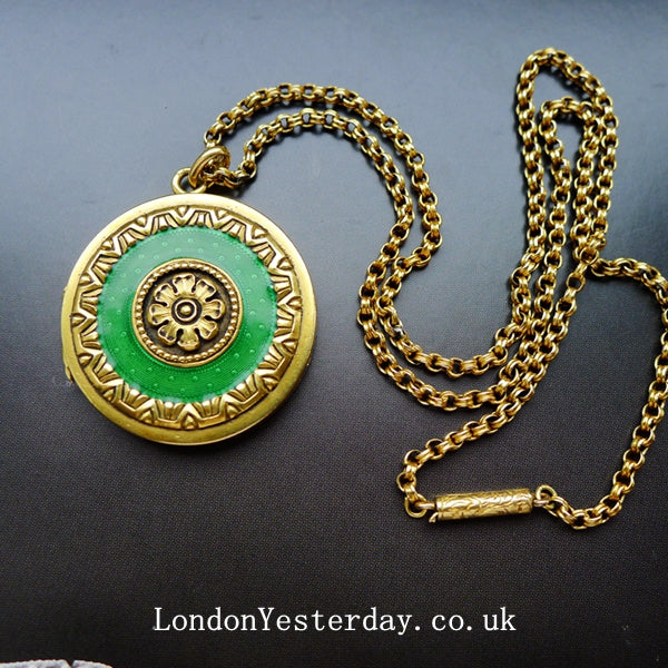 FRENCH 18CT GOLD MARKED GREEN GUILLOCHE ENAMEL PENDANT LOCKET WITH 15CT GOLD CHAIN C1890