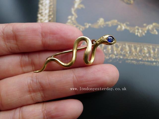VICTORIAN 15CT GOLD MARKED NATURAL SAPPHIRE SNAKE BROOCH
