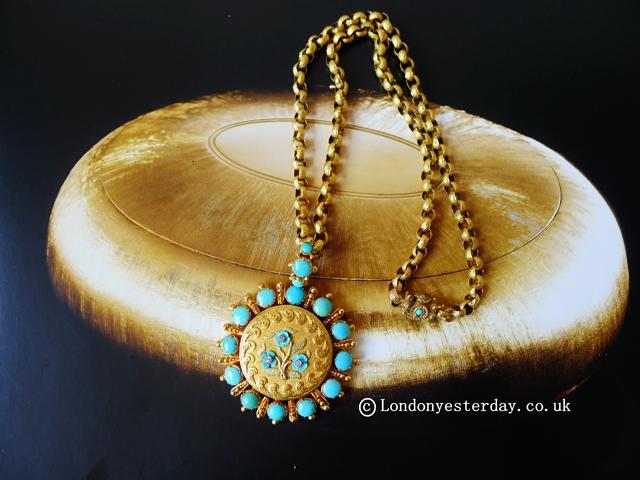 GEORGIAN 18CT GOLD NATURAL TURQUOISE FORGET ME NOT PENDNAT WITH ORIGINAL GEORGIAN CHAIN
