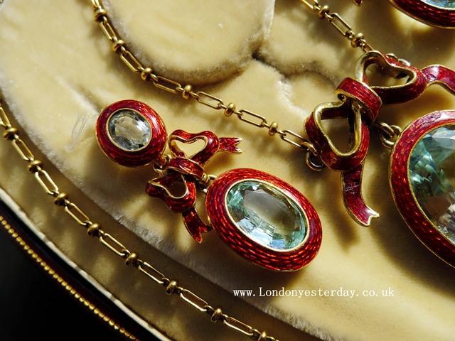 EDWARDIAN 15CT GOLD NATURAL AQUAMARINE RED ENAMEL EARRINGS AND NECKLACE SET