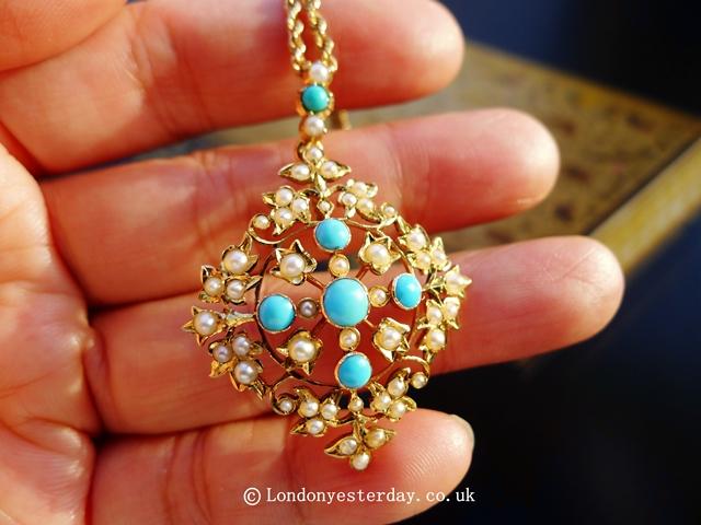 VICTORIAN 15CT GOLD NATURAL TURQUOISE PEARL PENDANT WITH 14CT GOLD CHAIN
