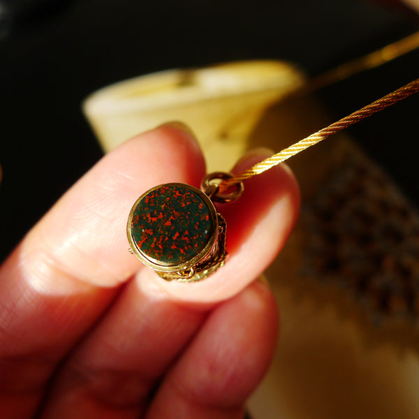VICTORIAN 15CT GOLD BLOODSTONE DOUBLE SIDED DRUM SEAL PENDANT