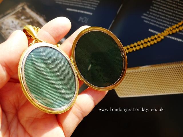 VICTORIAN 15CT GOLD BIG PENDANT LOCKET