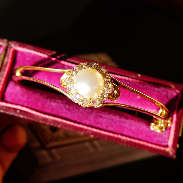 EDWARDIAN 15CT GOLD MARKED MABE PEARL DIAMOND BANGLE